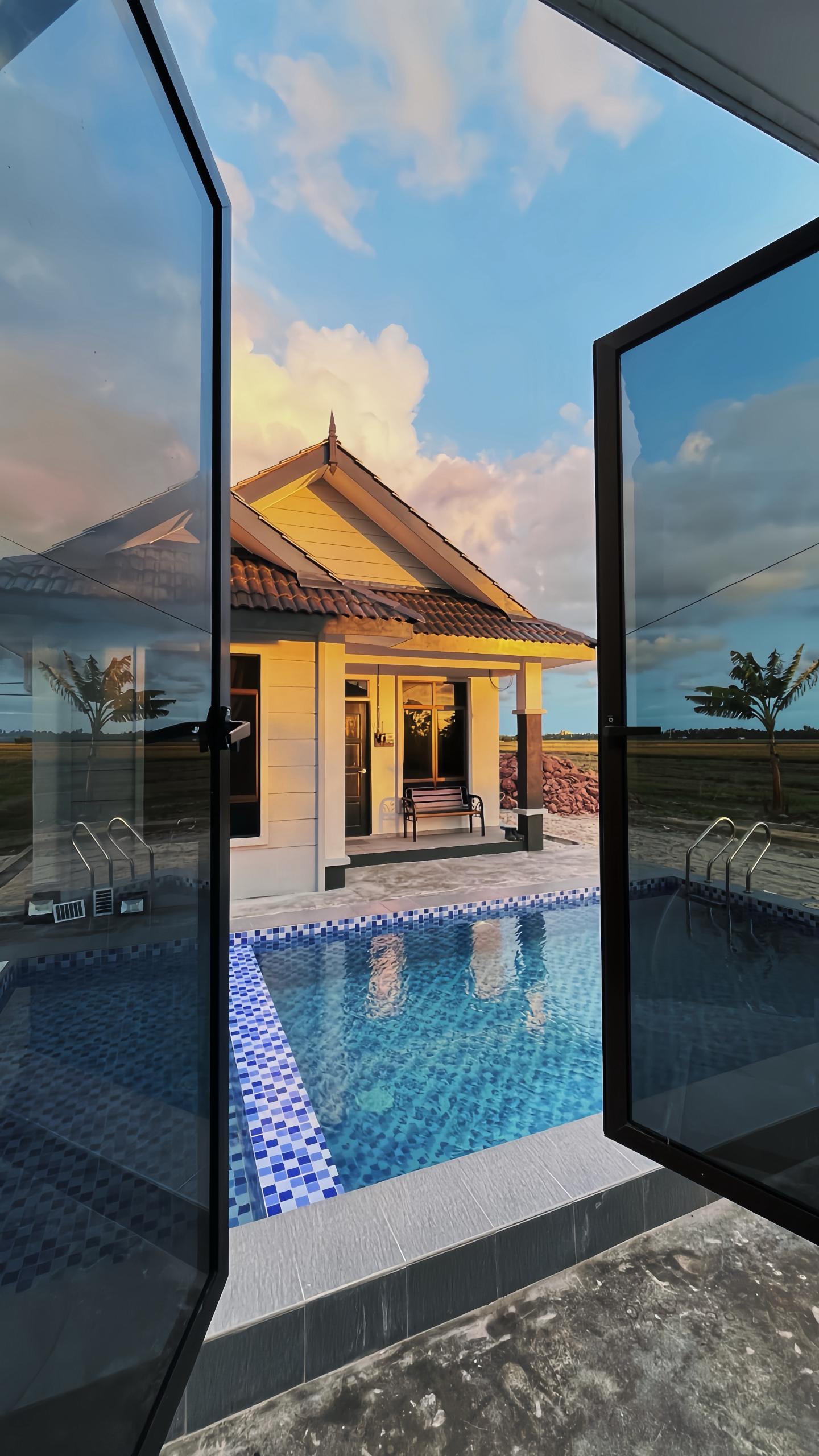 Homestay Sekinchan RR Staycation - Kolam Renang dan Pemandangan Sawah Padi